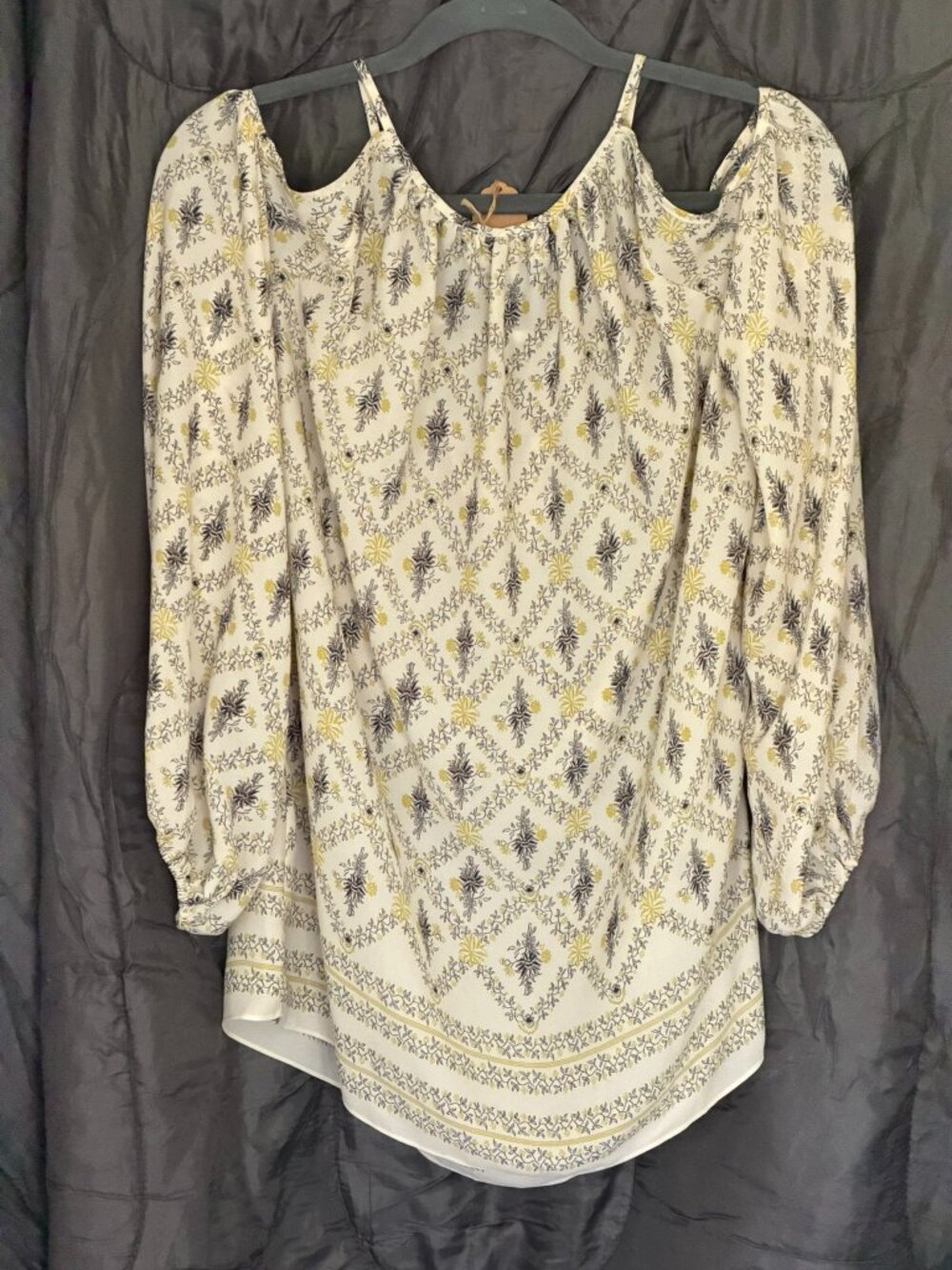 Max Studio Floral Medallion Cold Shoulder Balloon Sleeve Blouse - XS